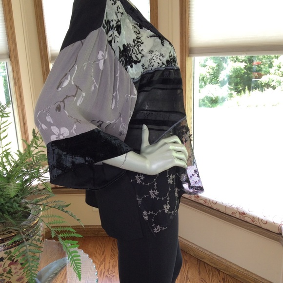 70s 80's Gypsy Embroidered Velvet Duster Kimono - Picture 3 of 5